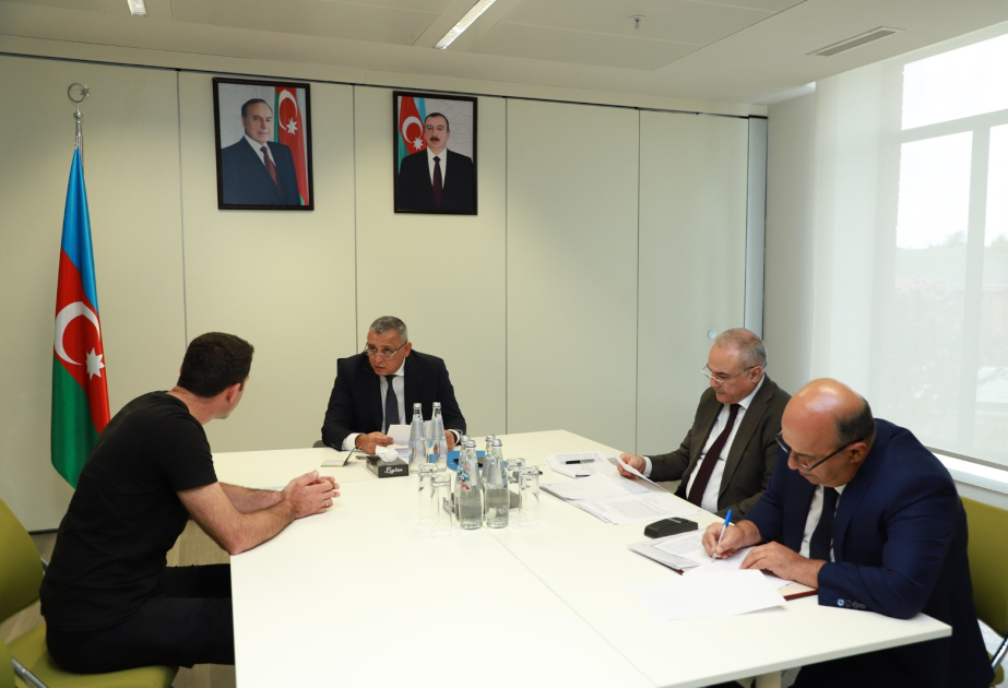 Dövlət Xidmətinin rəisi Qaxda vətəndaşların müraciətlərini dinləyib