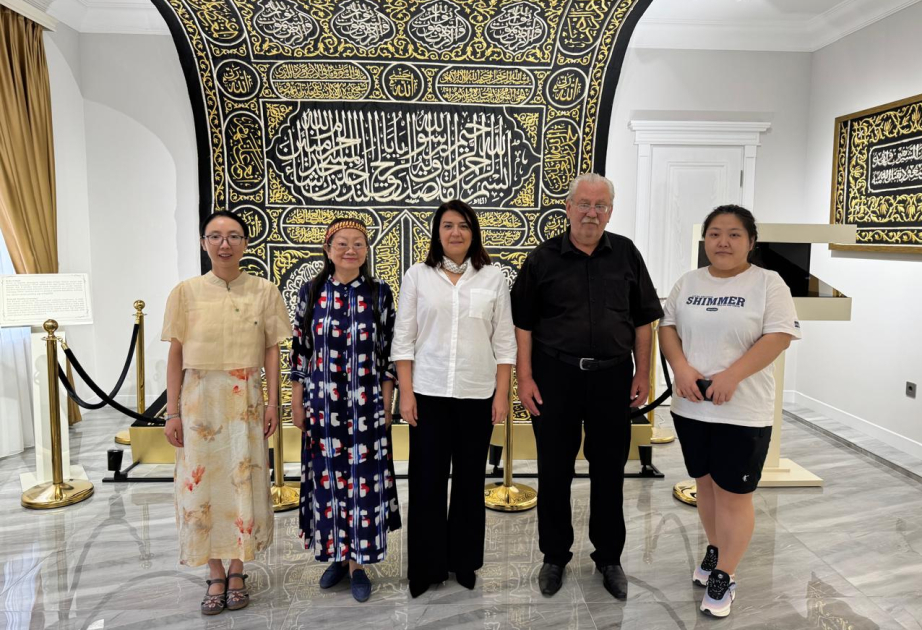 语言大学孔子学院代表参观“宽容之家”