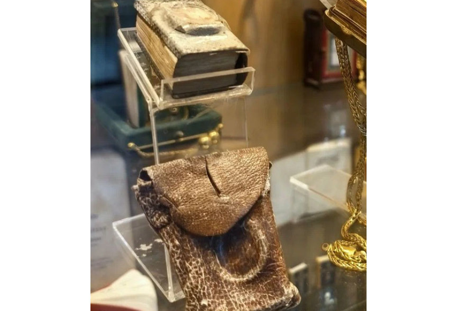 Знаковые экспонаты музеев Азербайджана: миниатюрный Коран XVII века из коллекции Музея миниатюрной книги