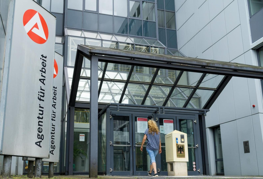 Deutschland: Zahl der Arbeitslosen auf über drei Millionen gestiegen