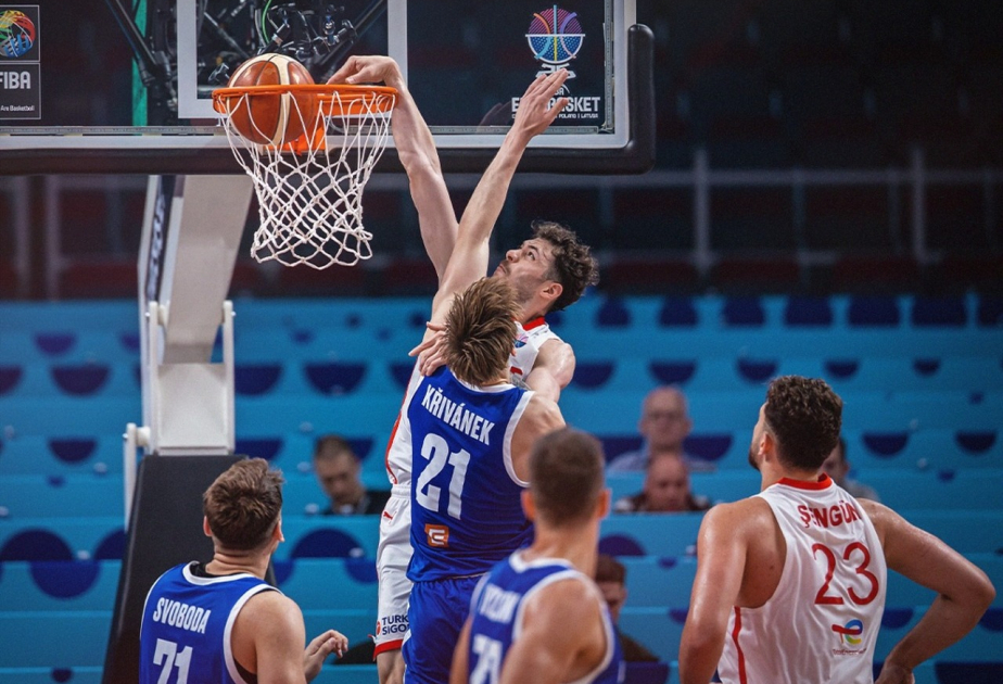 Basketbol üzrə Türkiyə millisi Avropa çempionatında ikinci qələbəsini qazanıb