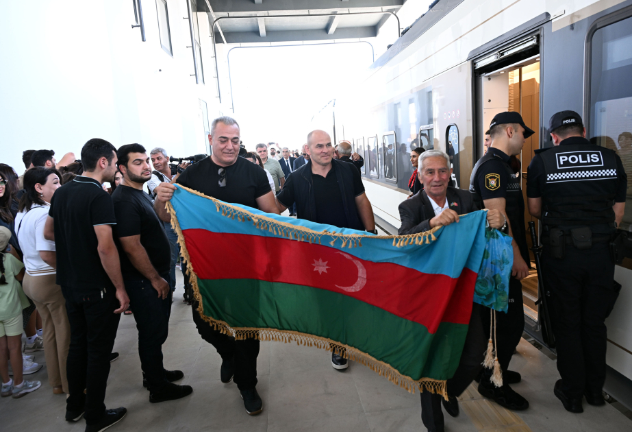 Erstmals nach 32 Jahren fährt wieder ein Passagierzug von Baku nach Aghdam