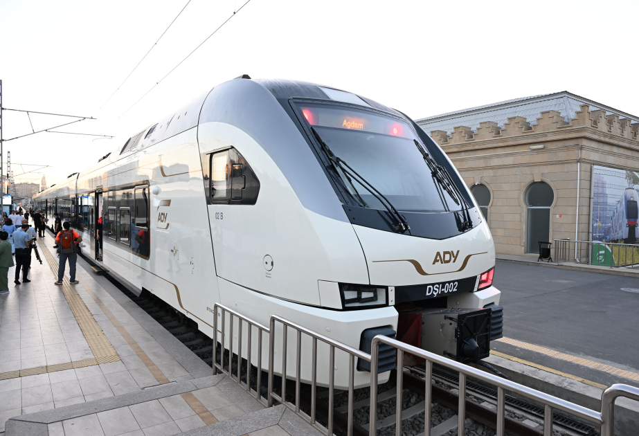 通往阿格达姆的铁路线开通