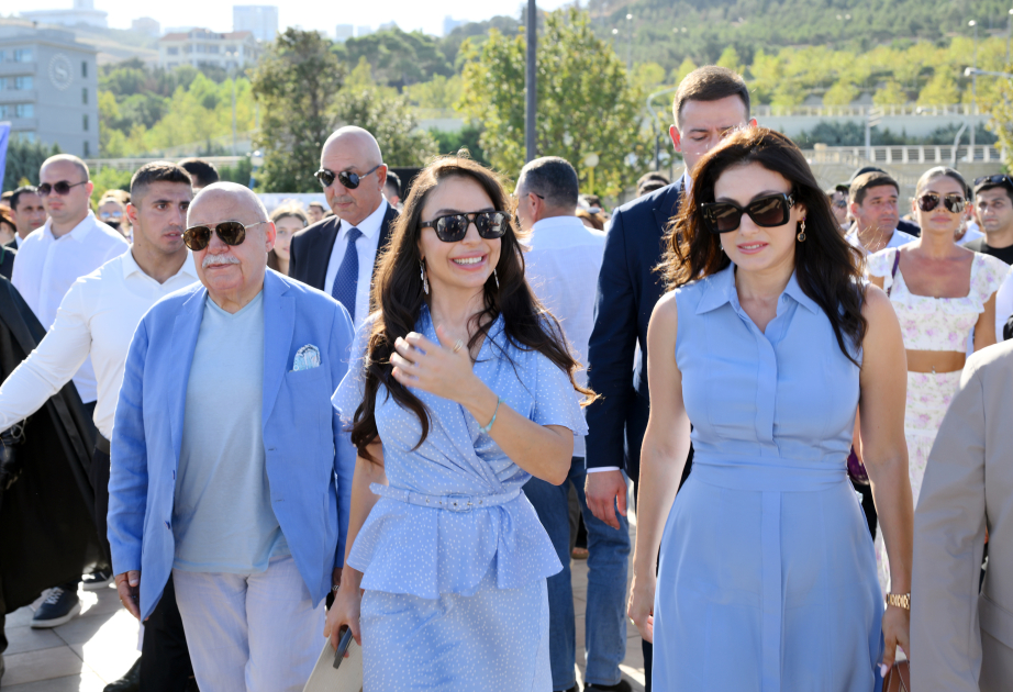«Лошадиная сила»: в Баку состоялся заезд классических автомобилей и матч по човгану