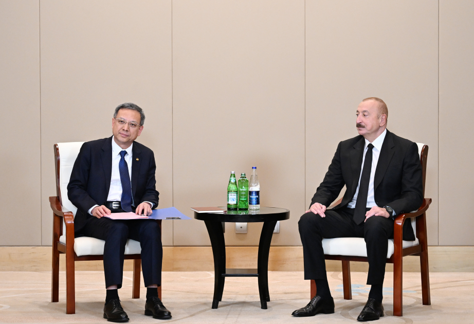 Prezident İlham Əliyev Tiencində "China Energy Engineering Corporation Limited" şirkətinin rəhbəri vəzifəsini icra edən Ni Cen ilə görüşüb VİDEO