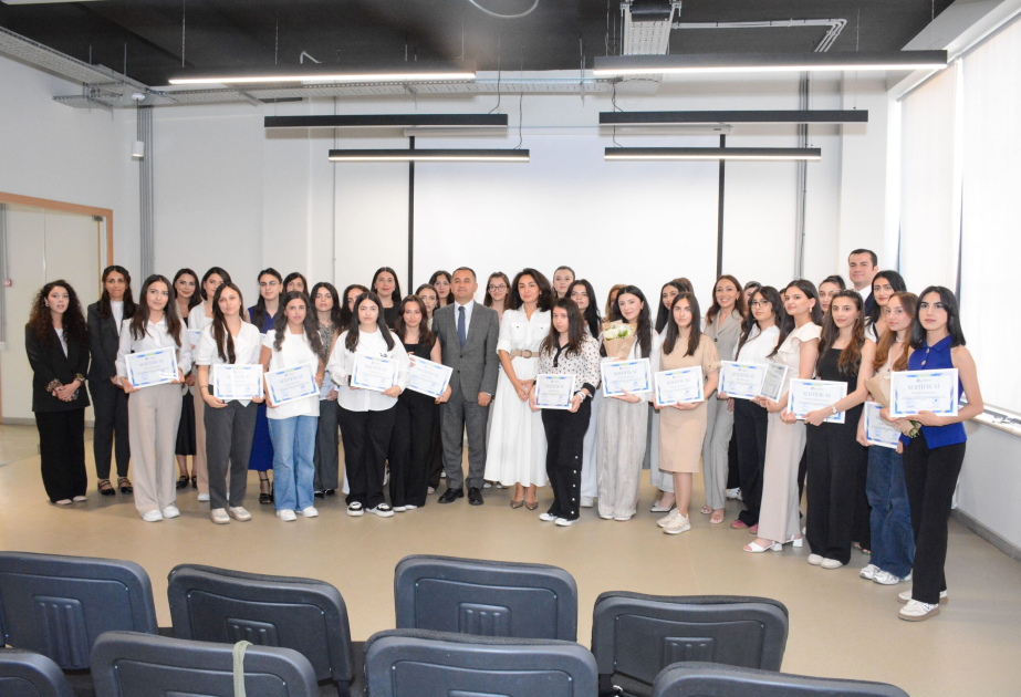 “Zərif mühəndislər” təqaüd proqramının məzunlarına sertifikatlar təqdim edilib
