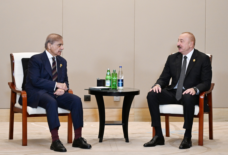 Präsident Ilham Aliyev trifft Pakistans Premierminister Muhammad Shehbaz Sharif in Tianjin AKTUALISIERT  VIDEO