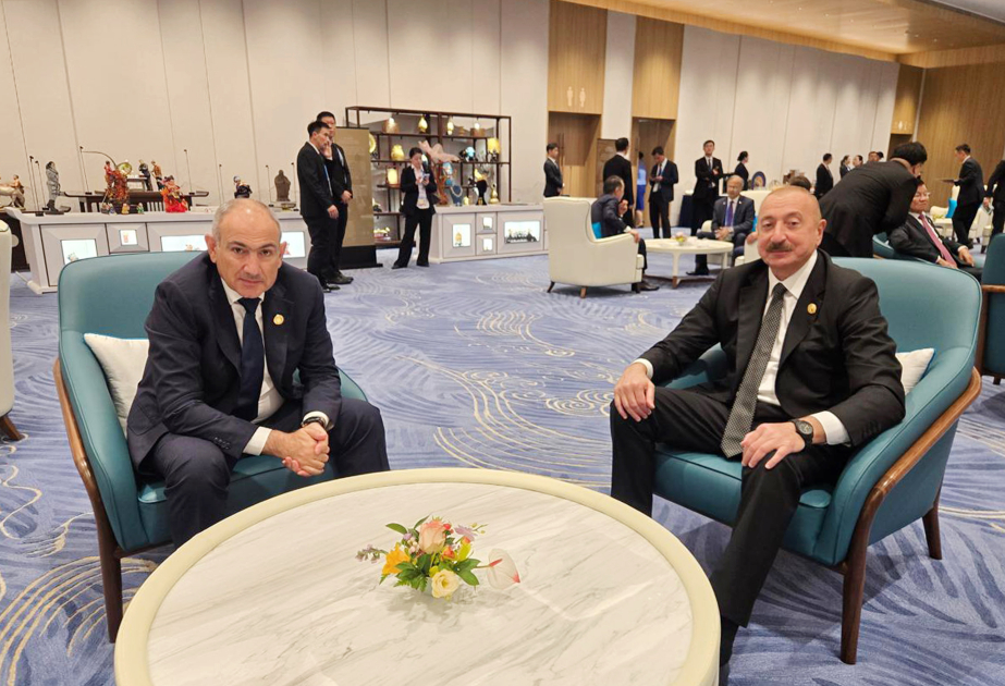 President Ilham Aliyev met with Armenian Prime Minister Nikol Pashinyan VIDEO