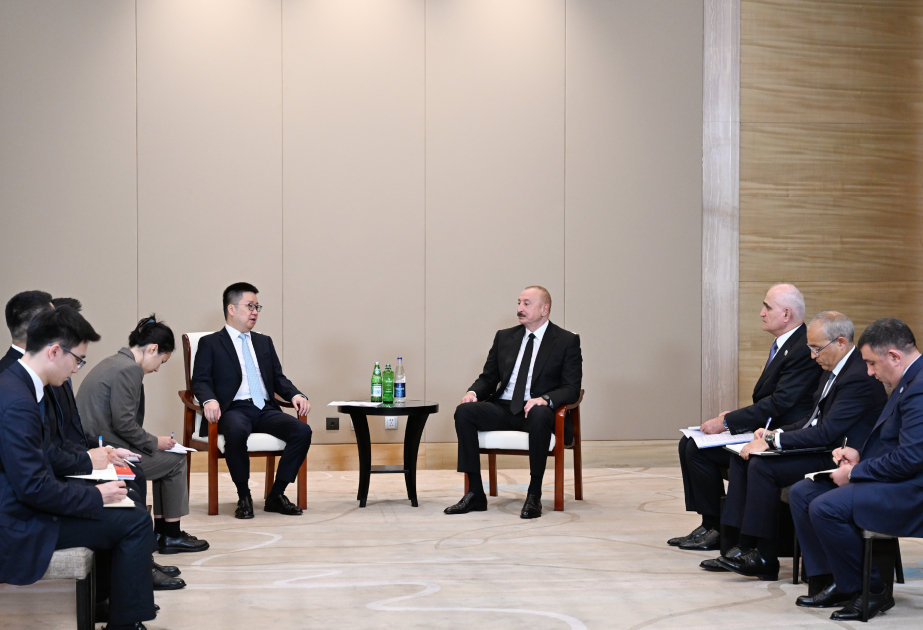 伊利哈姆·阿利耶夫总统在天津会见四川和光同程光伏科技创始人兼董事长