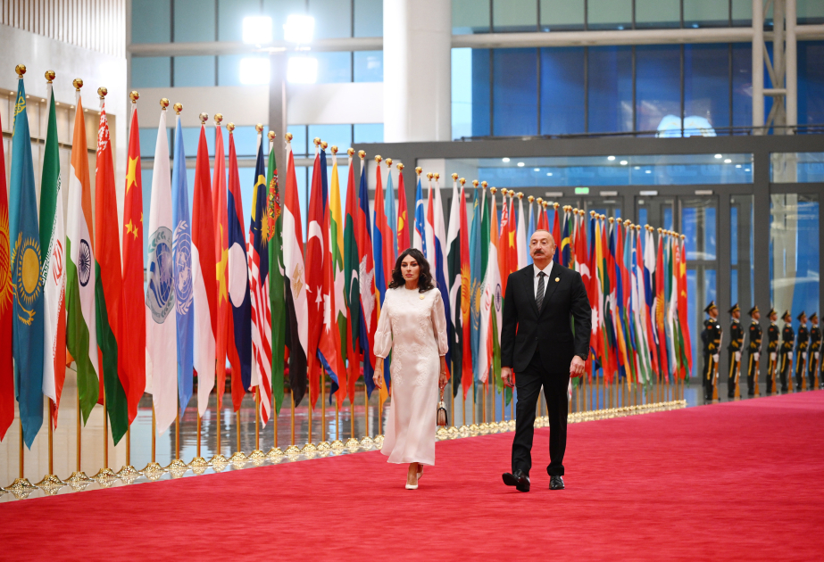 在天津为各国元首和政府首脑及配偶举行欢迎宴会