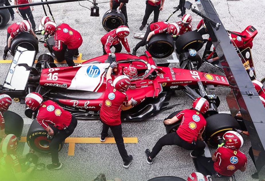 Los mecánicos de Ferrari realizan la parada en boxes más rápida de la temporada en los Países Bajos