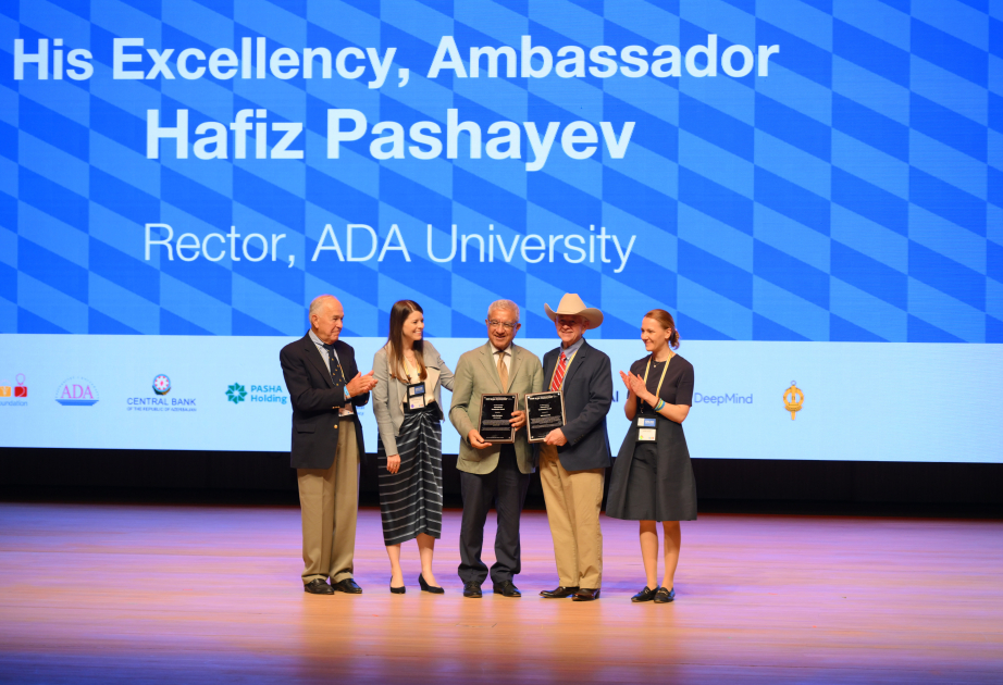 En Bakú se llevó a cabo la ceremonia de inauguración de la final mundial del Concurso Internacional de Programación Universitaria