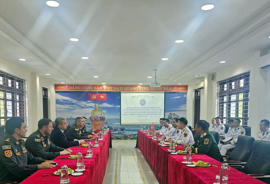 Aserbaidschans Verteidigungsminister besucht vietnamesische Marine
