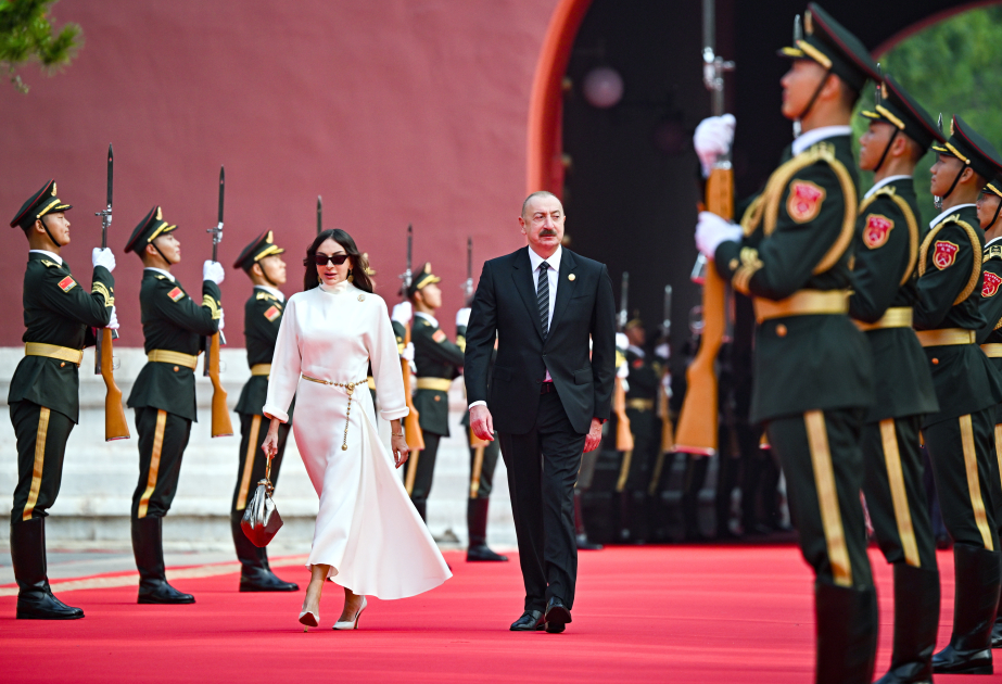 纪念中国人民抗日战争暨第二次世界大战胜利80周年阅兵在北京举行 阿塞拜疆总统伊利哈姆·阿利耶夫现场观看