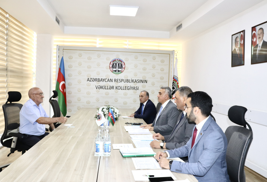 Vəkillər Kollegiyasının rəhbərliyi vətəndaşların müraciətlərini dinləyib