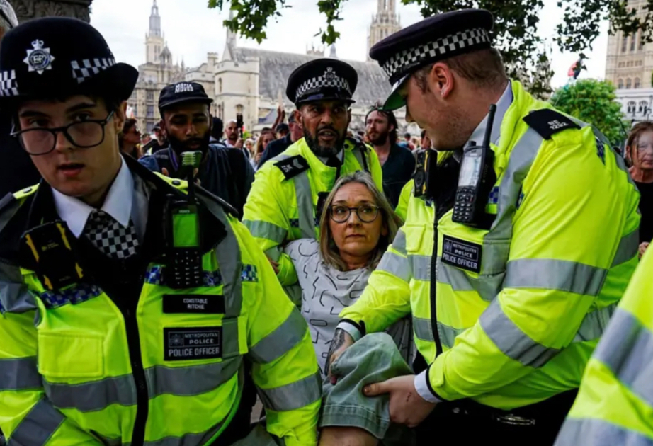 Londonda etiraz aksiyası iğtişaşla nəticələnib