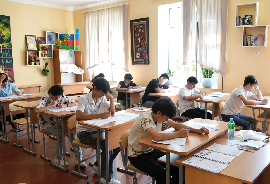 Cari ilin buraxılış imtahanlarında üzrlü səbəbdən iştirak edə bilməyənlər üçün əlavə imtahan keçirilib