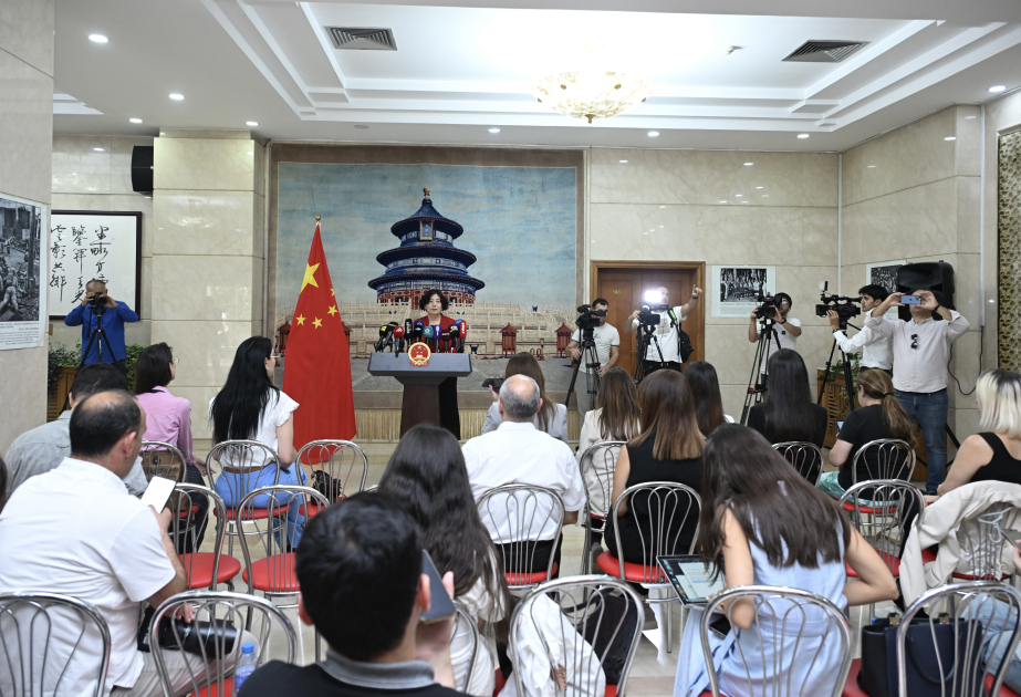 Diplomática: “El volumen comercial entre China y Azerbaiyán aumentó un 26 por ciento en los primeros siete meses de este año, alcanzando los 2.450 millones de dólares”