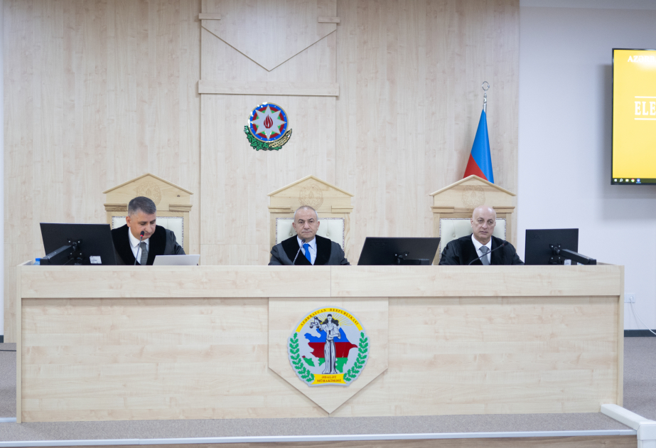 Se examinaron en el tribunal documentos relacionados con una serie de delitos cometidos contra azerbaiyanos entre 1988 y 1990