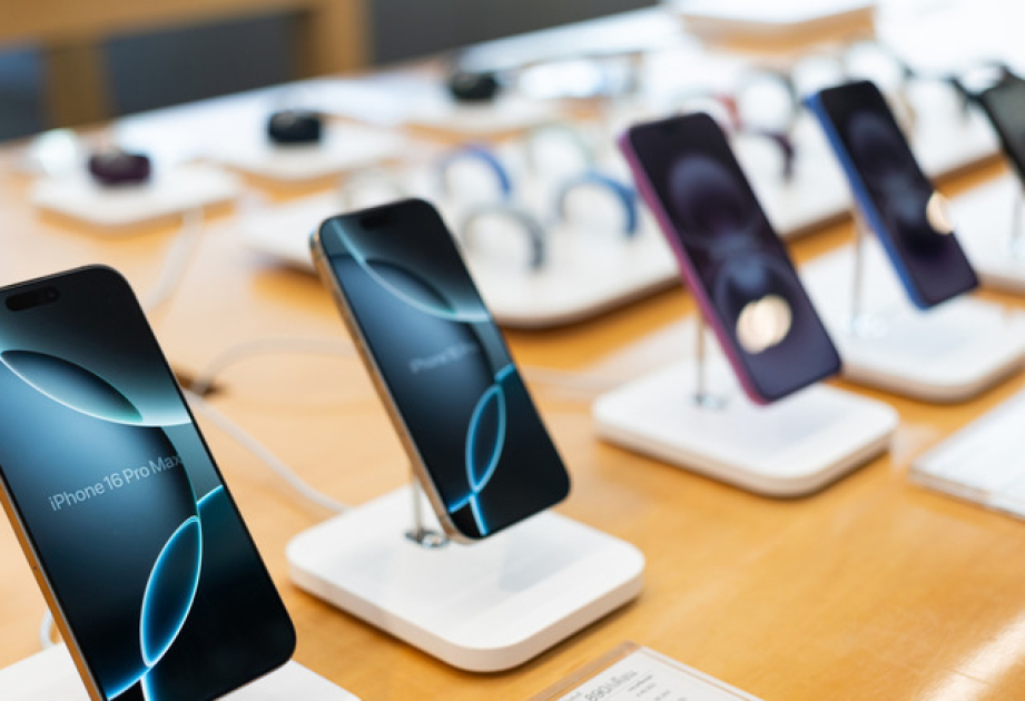 “Apple” bəzi “iPhone” modellərini satışdan çıxarıb