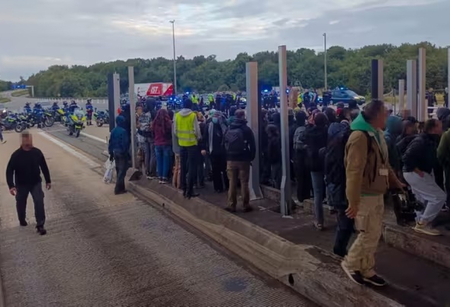 Le mouvement « Bloquons tout » donne lieu à une intensification des actions de blocage à travers la France