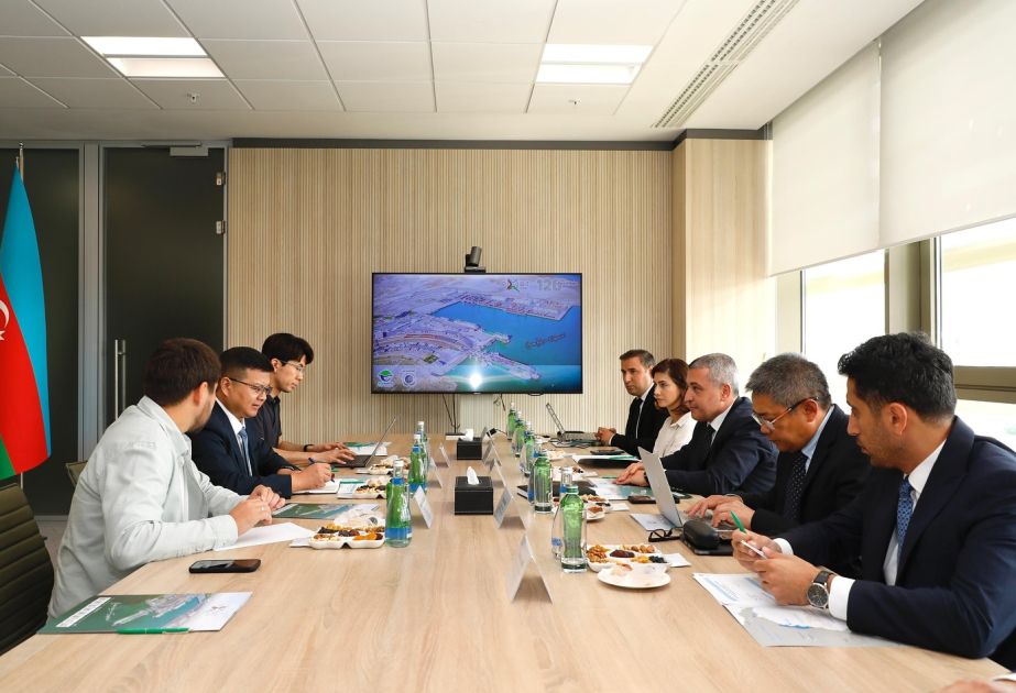 Представители международной логистической компании CRCT Казахстан ознакомились с возможностями Бакинского порта