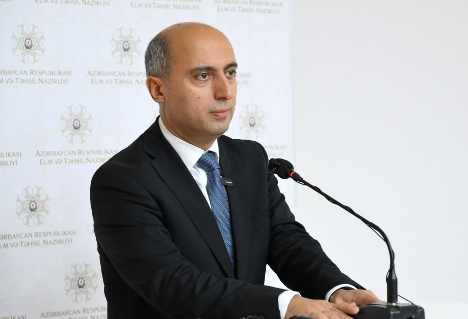 Министр: За последние 10 лет среднемесячная зарплата учителей выросла почти втрое