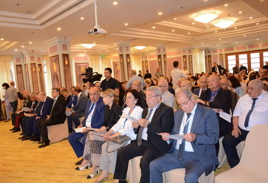 “Hərbi münaqişələrin ətraf mühitə təsiri” mövzusunda beynəlxalq konfrans məruzələrlə davam edib