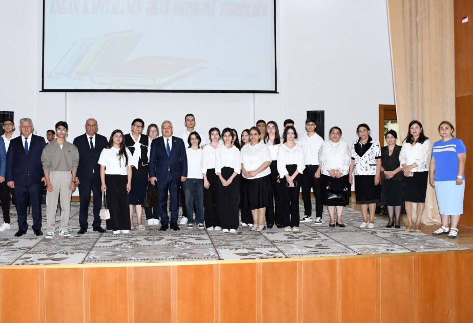 Tələbə adını qazanan ağdamlı məzunlar mükafatlandırılıblar