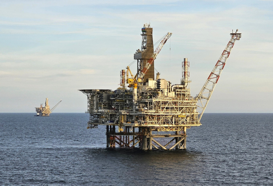 Azerbaijani oil price falls in global markets