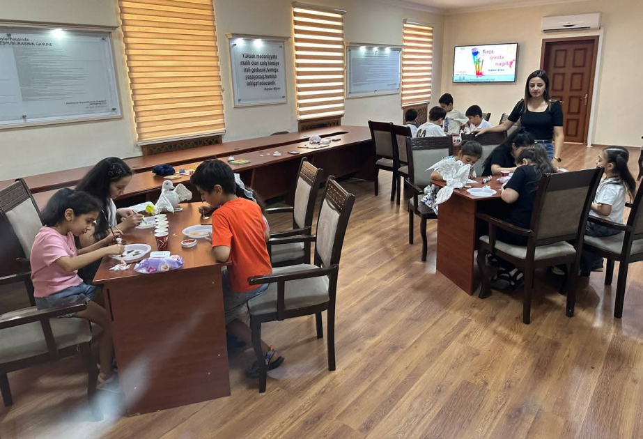 Salyanda ustad dərsi: “Fırça izində nağıllar”