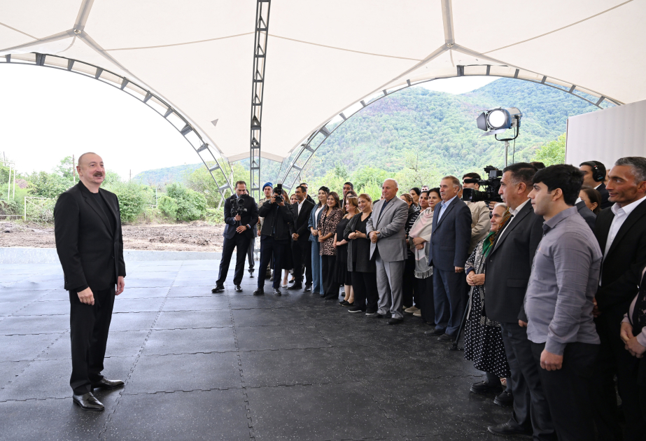 El Presidente Ilham Aliyev se reunió con los residentes de las aldeas Badara, Dashbulag, Seyidbeyli y Shushakand del distrito de Joyalí