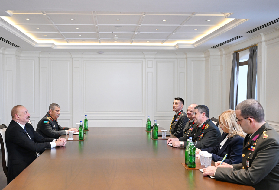 Präsident Ilham Aliyev empfängt türkischen Generalstabschef VIDEO