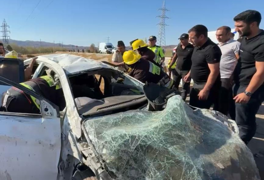 Naxçıvanda yol qəzası nəticəsində avtomobildə sıxılı vəziyyətdə qalan sürücü xilas edilib