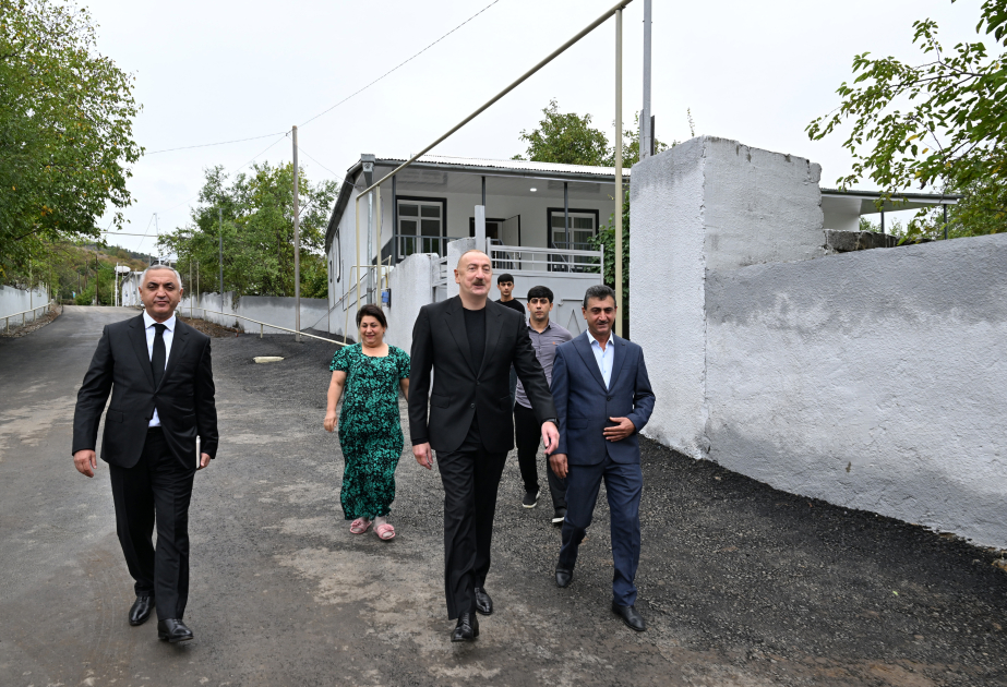 伊利哈姆·阿利耶夫总统视察霍贾雷区巴达拉村