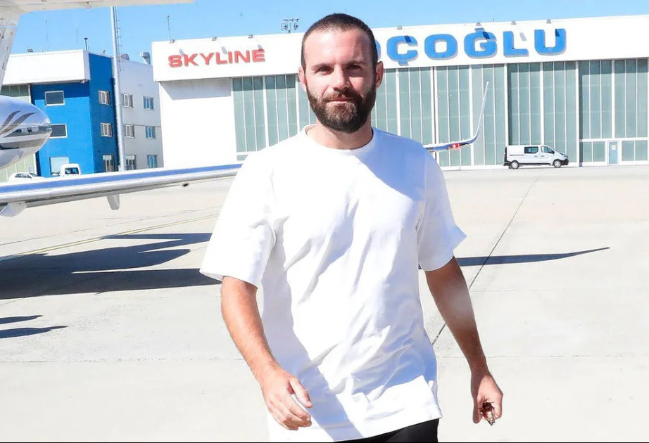 Dünya və Avropa çempionu olan futbolçu Avstraliyada klubunu dəyişib