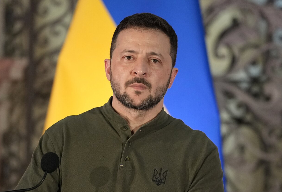 Volodimir Zelenski Putinlə görüşməyə hazır olduğunu açıqlayıb