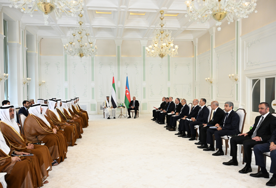 Presidente Ilham Aliyev y el Presidente Sheikh Mohamed bin Zayed Al Nahyan celebran reunión ampliada