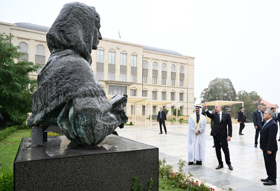 Los Presidentes de Azerbaiyán y Emiratos Árabes Unidos visitaron en Shusha los monumentos fusilados durante la ocupación