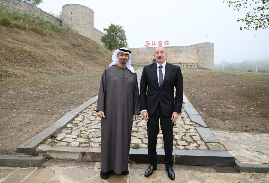 Los Presidentes de Azerbaiyán y de los Emiratos Árabes Unidos se fotografiaron frente a la fortaleza de Shusha