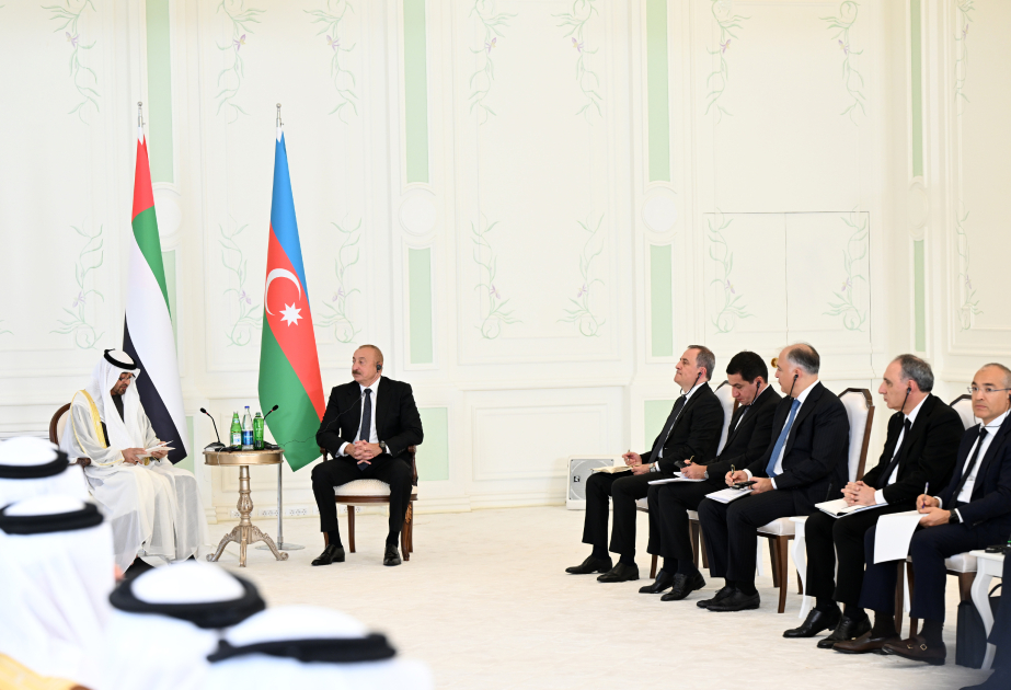 Le président Aliyev : Nos liens politiques avec les Émirats arabes unis se développent avec succès