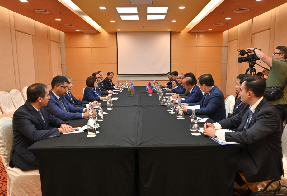La Presidenta de Milli Majlis se reunió con la Presidenta de la Asamblea Nacional de Camboya