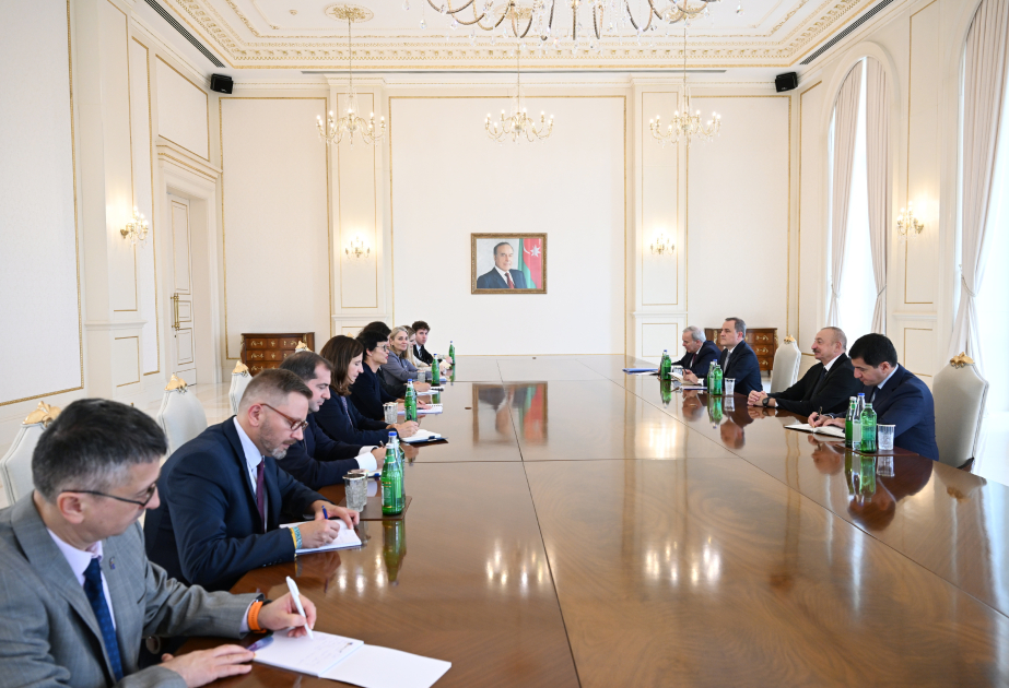 El Presidente de Azerbaiyán recibe a la Comisaria de Ampliación de la Unión Europea