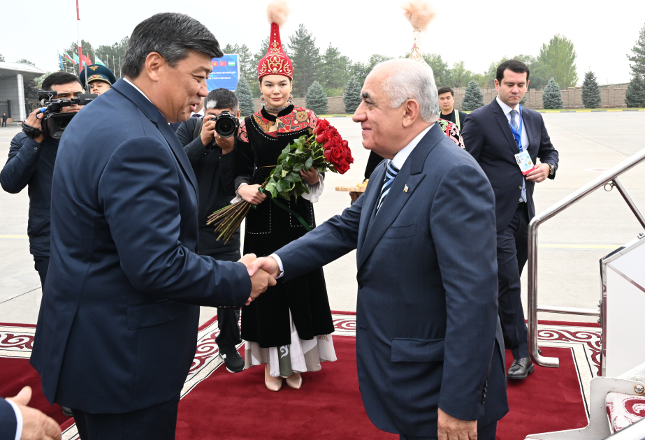 El Primer Ministro de Azerbaiyán llega a Kirguistán en visita de trabajo