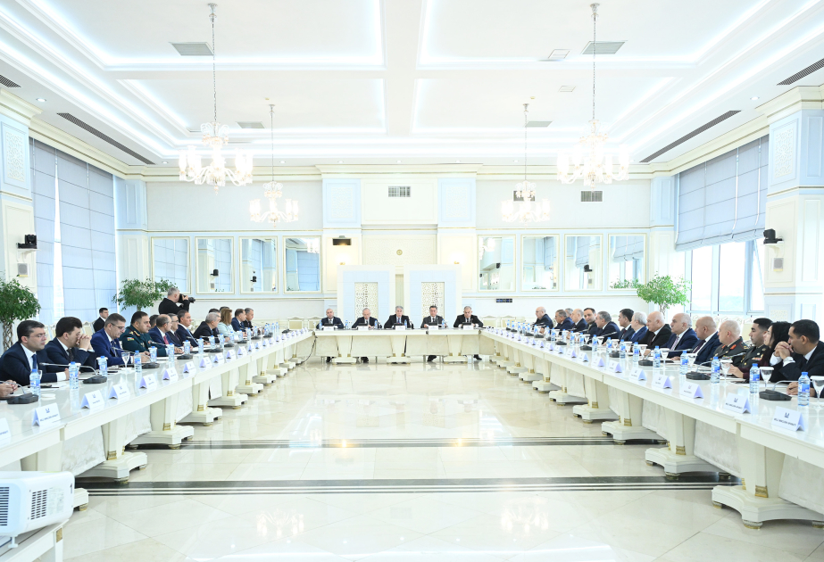 Milli Məclisdə Dövlət Suverenliyi Gününə həsr olunmuş konfrans keçirilib YENİLƏNİB
