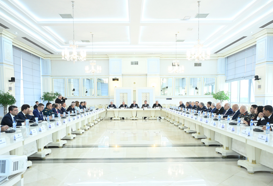 En Milli Majlis se celebró una conferencia dedicada al Día de la Soberanía Nacional ACTUALIZADO