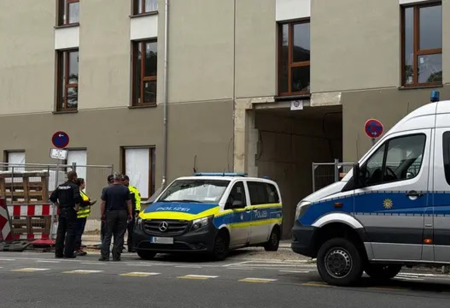 Thousands evacuated in Berlin over 2 WWII bombs
