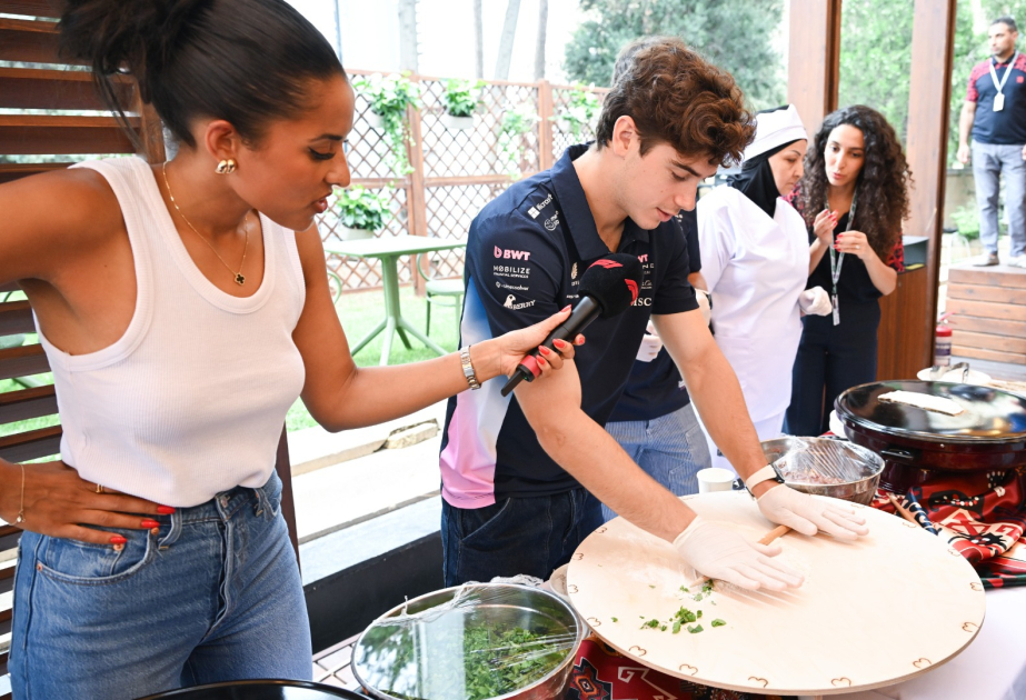 Formel-1-Piloten bereiten in Baku Qutab zub- FOTOS