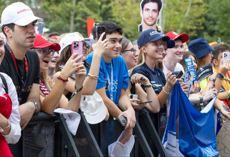 Bakıda Formula 1 pilotları fanatlarla görüşüblər