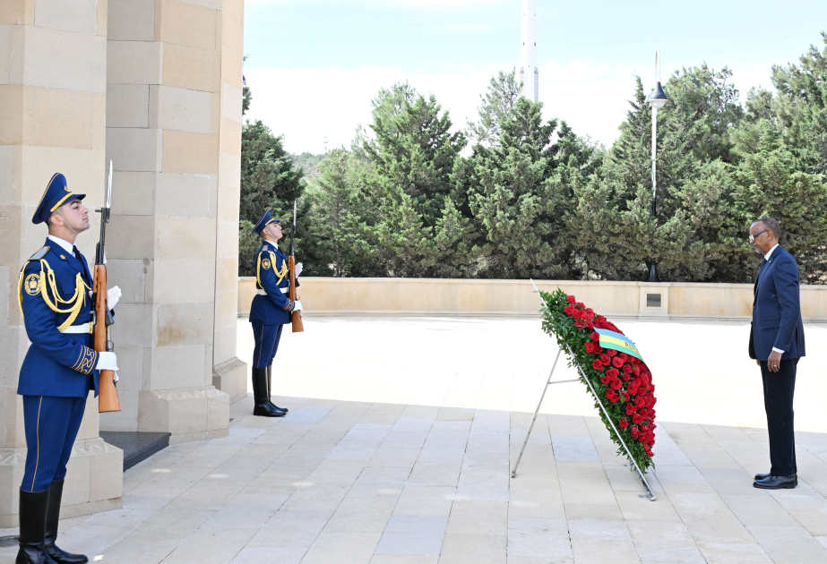 Ruandas Präsident besucht Märtyrerallee in Baku